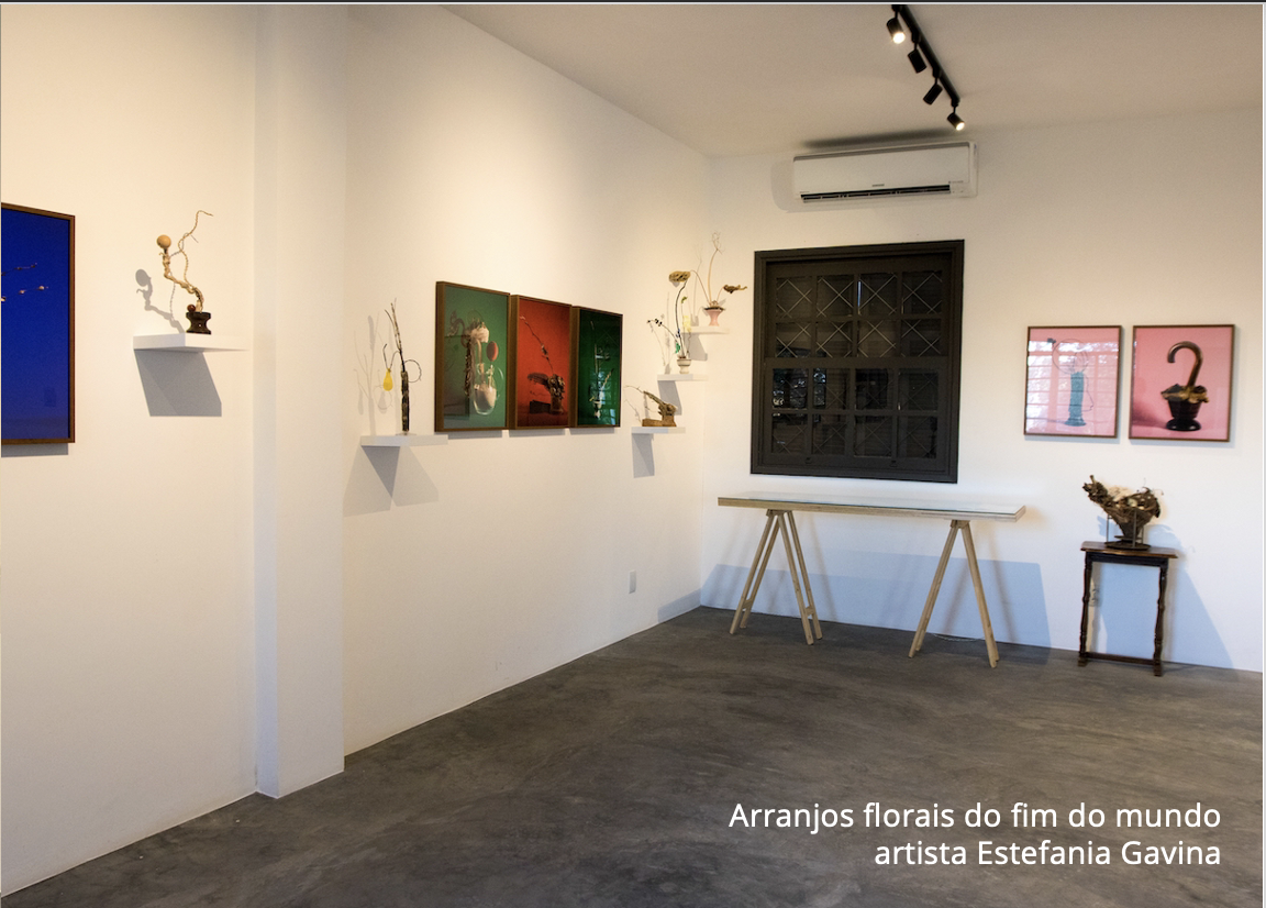 Vista das obras na exposição Depois do fim